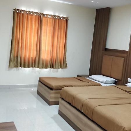 Hotel Dwaraka Paradise Гайдарабад Екстер'єр фото