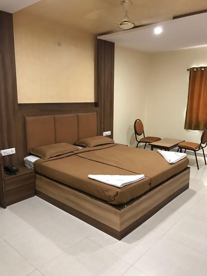 Hotel Dwaraka Paradise Гайдарабад Екстер'єр фото