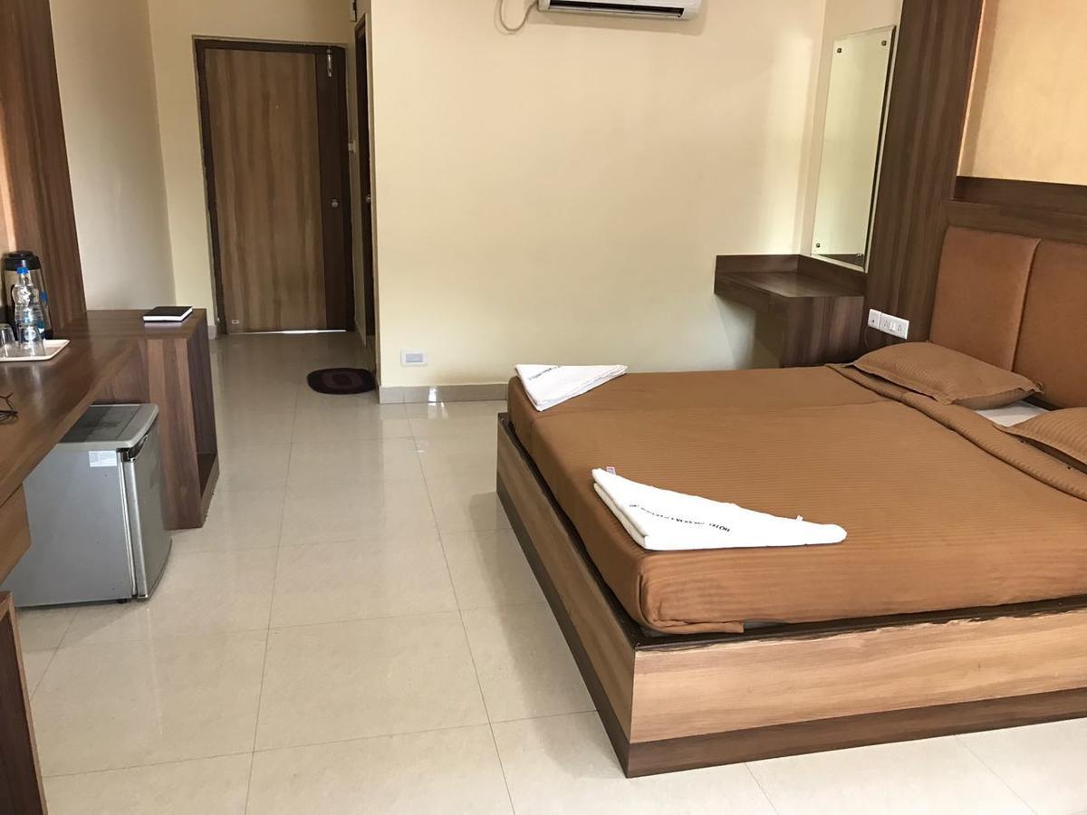 Hotel Dwaraka Paradise Гайдарабад Екстер'єр фото